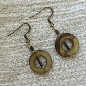 Shell circle dangle earrings
